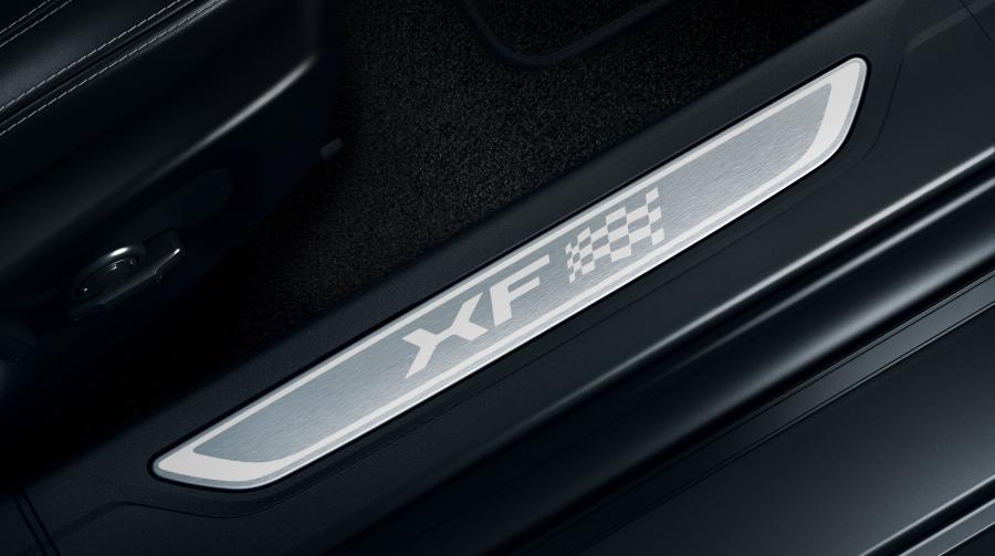 Логотип Jaguar XF Chequered Flag 2019 года  (фото 2 из 4)